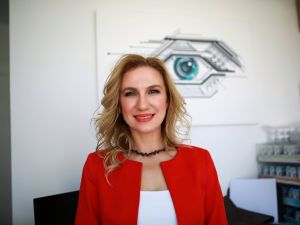 Göz Önünde Uçuşan Siyah Noktalara Dikkat