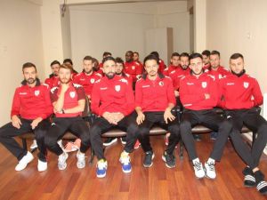 Futbolcular Yönetime Ateş Püskürdü