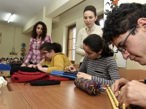 Engelleri Örgüyle Aşıyorlar