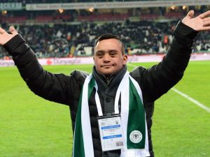 Filistinli Muhammed Ve Ailesi F.bahçe Maçını İzledi
