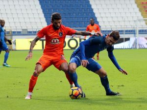 İlk Yarının Lideri Başakşehir