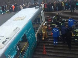 Otobüs Yayaların Arasına Daldı: 5 Ölü, 15 Yaralı