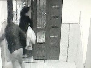 Arkadaşını Kendi Karısına Satırla Saldırttı