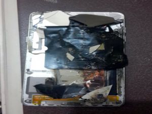 Doktorun Cebindeki Telefon Patladı