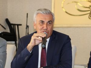 "Türk Milleti Gibi Biz De İbretle İzliyoruz"