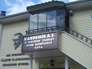Eski Başkanın İsmi Kaldırıldı