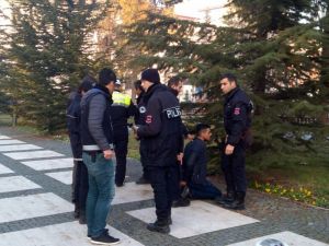 Valilik Bahçesinde Hareketli Dakikalar