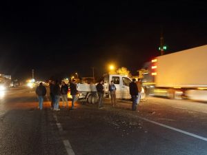 Kamyonet İle Otomobil Çarpıştı: 7 Yaralı