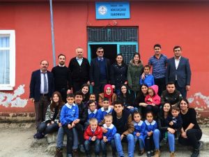 Lise Öğrencilerinden Köy Okuluna Ziyaret