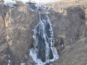 Susuz Şelalesi’nin Buzları Çözüldü