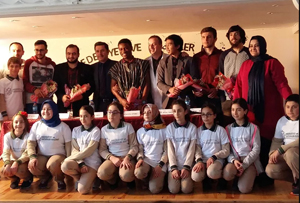 RTEÜ'nün Yabancı Uyruklu Öğrencilerinden Dakikalarca Alkışlatan Cevap