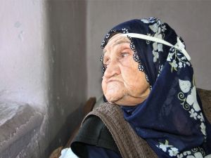 1 Yıldır 67 Yıllık Hayat Arkadaşını Bekliyor