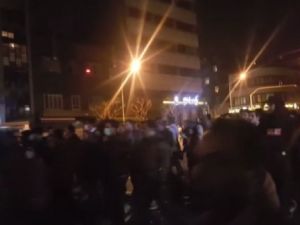 İran’da Hükümet Karşıtı Gösteriler 3 Gündür Sürüyor