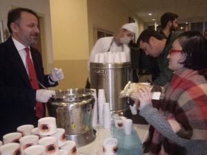 Rektör Bizzat İkram Etti