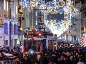 Ünlü İsimlerin Yeni Yıl Mesajları