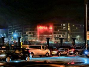 Otoparkta Yangın: Yüzlerce Araç Yandı!