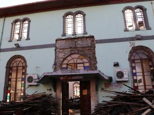 Rize’de Tarihi Cami Parça Parça Sökülüyor