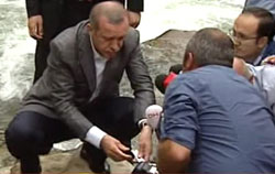 Erdoğan Fırtına Deresine Balık Bıraktı - VİDEO İZLE