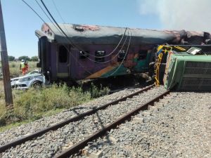 Yolcu Treni Kamyona Çarptı: 4 Ölü, 40 Yaralı