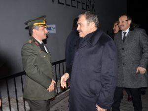 Çavuşoğlu Ve Eroğlu’nun Teleferik Keyfi