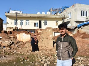 Evi Yıkılan Aile, Uzanacak Yardım Elini Bekliyor