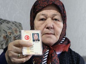 Kimliğinde Ay Ve Gün Yazmıyor
