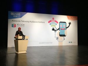 Bakan Kaya’dan Ailelere İnternet Uyarısı