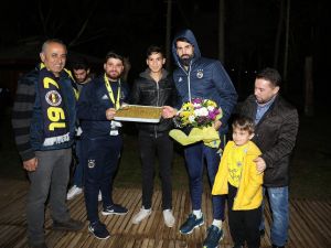 Fenerbahçeli Futbolcuların Baklava Keyfi