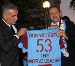 Başbakan'a "Dünya Lideri” Yazılı 53 Numaralı Trabzonspor Forması