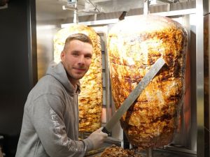 Lukas Podolski Dönerci Açtı