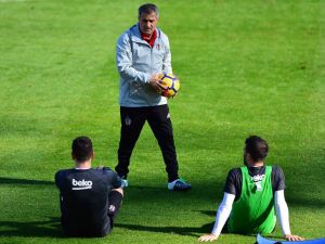 Şenol Güneş Futbolcularla Özel İlgilendi