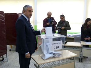 Cumhurbaşkanı Akıncı Oyunu Kullandı