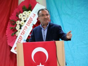 "Ortada Bir Tiyatro Var, Buradan Adalet Beklemeyiz"