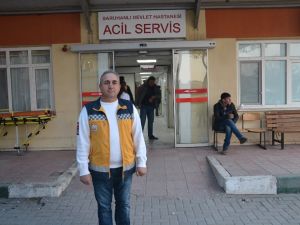 Hiç "Of" Demedi: Hastayı Sırtında 500 Metre Taşıdı