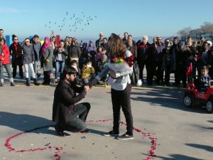 Şehir Merkezinde Evlenme Teklifi