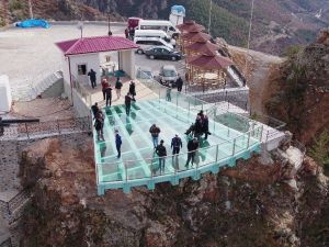 Torul Kalesi Cam Seyir Terası Büyülüyor