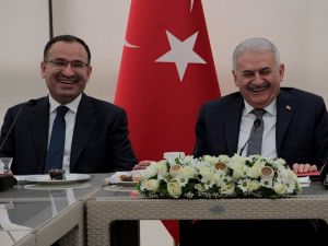 "Gazetecinin Ve Siyasetçinin Tatili Olmaz"