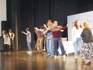 Trabzon’da “Garmagaruşuk” İsimli Tiyatro Gösterisi Ücretsiz Sahneleniyor