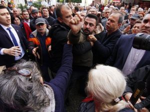 Antalya’da Chp’nin Devir Teslim Töreninde Arbede