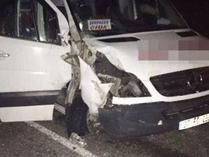 Yolcu Minibüsü İle Traktör Çarpıştı: 1 Ölü, 2 Yaralı