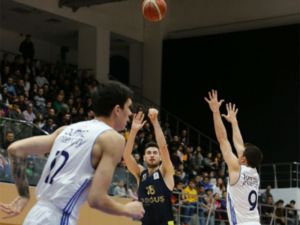 Fenerbahçe Seriyi Sürdürdü