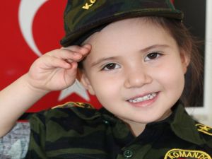 4 Yaşında Ama İstiklal Marşı’nın Tamamını Ezbere Biliyor