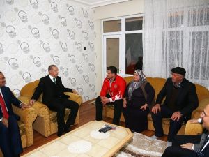 Cumhurbaşkanı Erdoğan Milli Güreşçiyi Ziyaret Etti