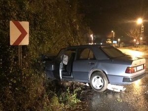 Giresun'da otomobil duvara çarptı: 3 yaralı