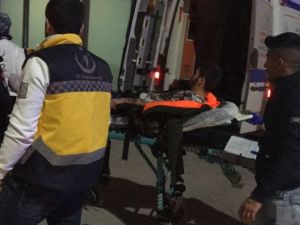 Üniversite Kapısında Bıçaklı Kavga: 1 Yaralı