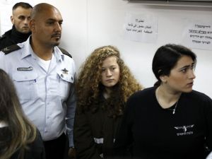 Filistinli Ahed Tamimi’nin Gözaltı Süresi Uzatıldı