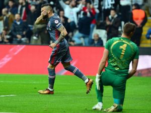 Kartal Sahaya İniyor