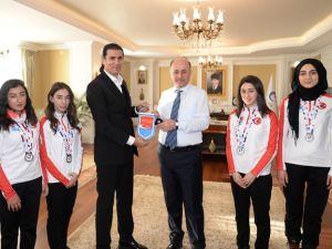 Curling’de Büyük Başarı