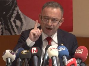 Chp Genel Başkanlığına Aday Oldu: Yönetimi Topa Tuttu