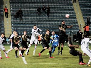 İlk Yarı Sessiz Bitti